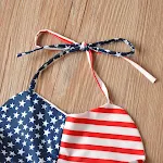 Conjunto jeans floral com alças finas para meninas Leve e charmoso para o dia a dia. Combine estilo e conforto para sua pequena. — foto 9
