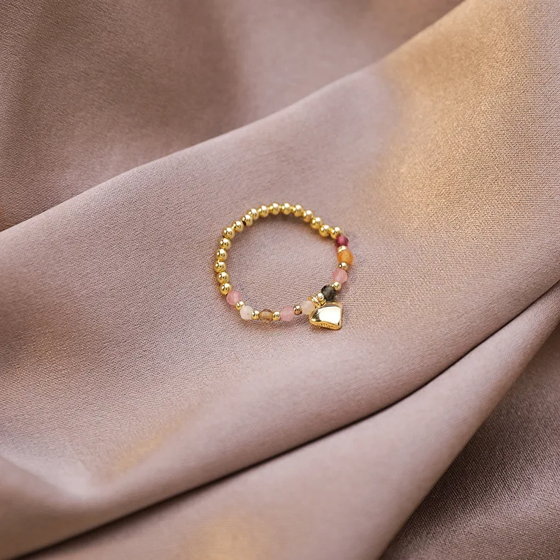 Anel vintage com pérolas e cristais, elástico e charmoso, perfeito para adicionar um toque clássico e sofisticado ao seu visual. — foto 3