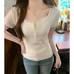 Dames T-shirt met bloemenstiksel en korte mouwen. Ideaal voor een casual en modieuze look. Geniet van comfort en stijl. De perfecte zomerse keuze. — foto 13