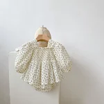 Macacão Vestido Princesa Solto Manga Longa com Gola Quadrada, Pregas e Manga Bufante para um Visual Elegante e Confortável — foto 9
