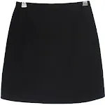 T-shirt donna slim fit con scollo tondo e ombelico scoperto, gonna a portafoglio avvolgente sui fianchi, look femminile. — foto 3