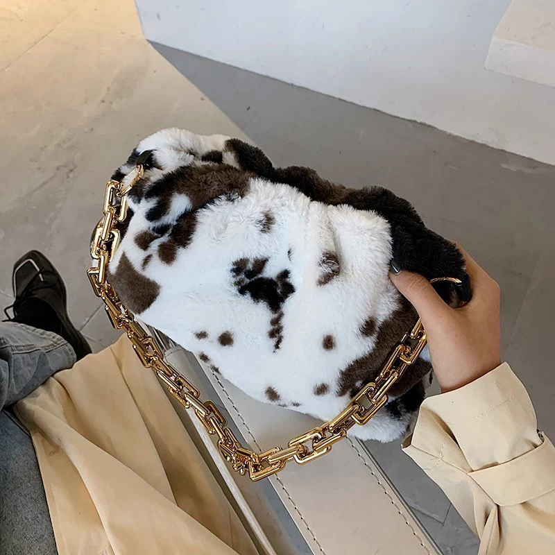 Fashion one shoulder chain Plush underarm bag, perfect for carrying essentials. Stylish and soft, ideal for a chic and m — photo 3