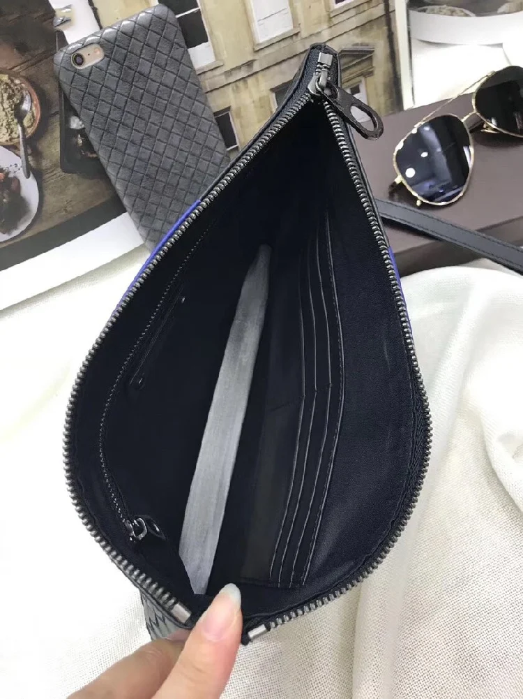 Erkekler için el yapımı, mumlu dana derisi dokuma çok yönlü çanta. Trend moda clutch, şık ve kullanışlı erkek çantası. — Fotoğraf 4