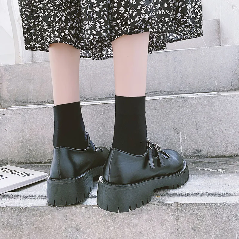 Sapatos de couro femininos de bico redondo, versáteis e combinam com tudo. Conforto e estilo para o dia a dia, ideais para diversas ocasiões. — foto 4
