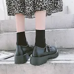 Sapatos de couro femininos de bico redondo, versáteis e combinam com tudo. Conforto e estilo para o dia a dia, ideais para diversas ocasiões. — foto 4