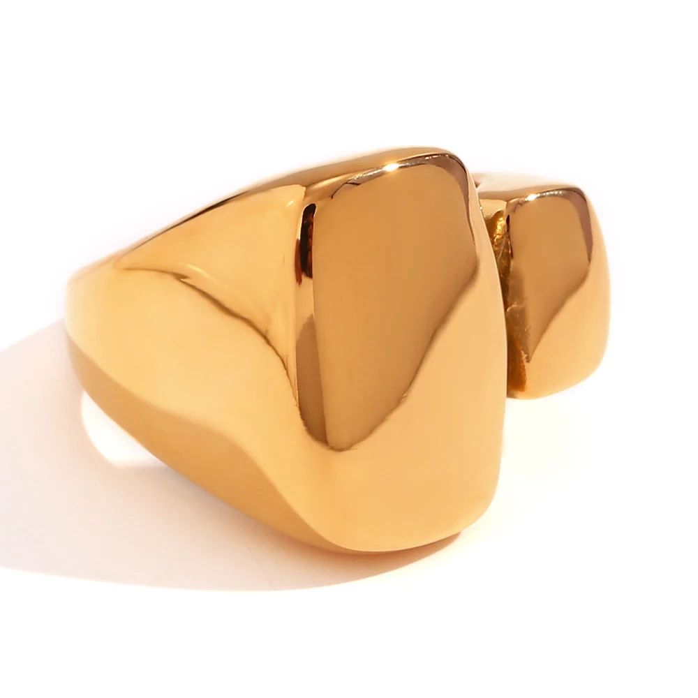 Title 6, Bague en or Janine, un accessoire féminin éléga...