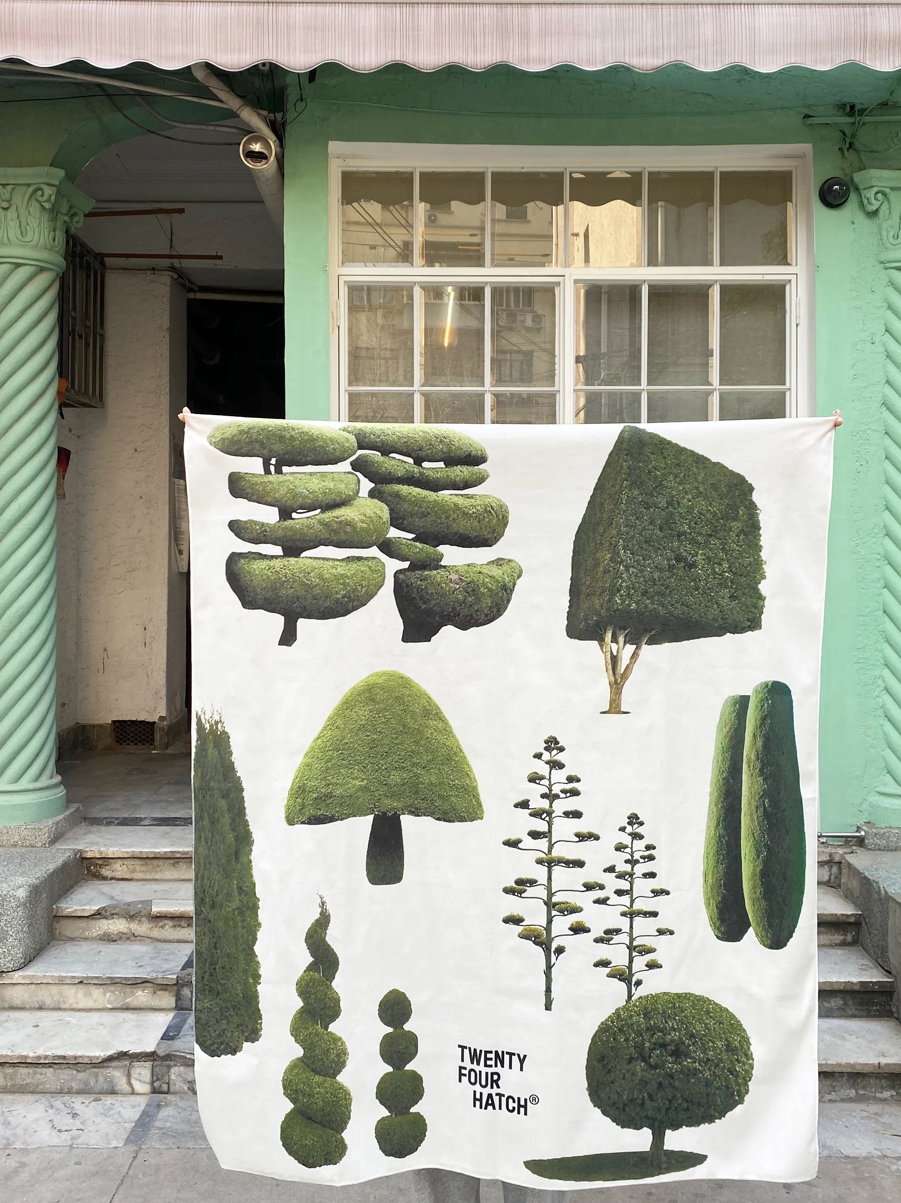 "A Lot Of Lovely Tree" serisi orijinal duvar halıları ile evinizi doğal ve rahatlatıcı bir atmosfere dönüştürün. Kolayca asılır, şık tasarım. — Fotoğraf 2
