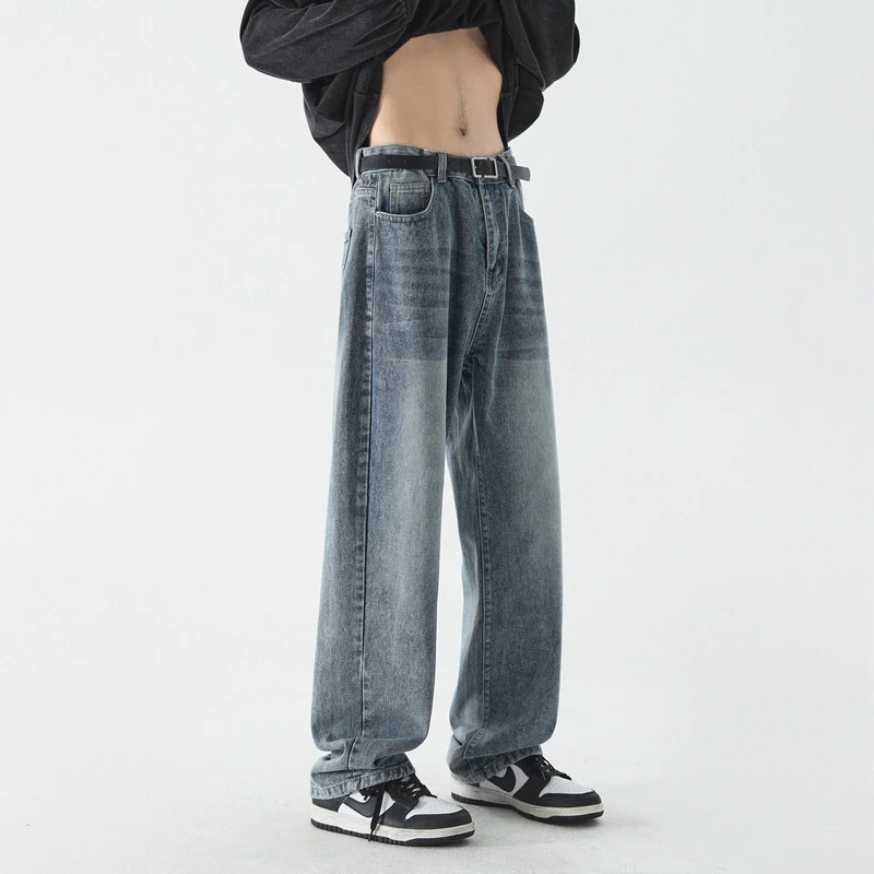 Jeans Uomo Retro Loose Straight. Comfort e stile con questi jeans larghi a gamba dritta, perfetti per un look casual retrò e alla moda. — foto 1