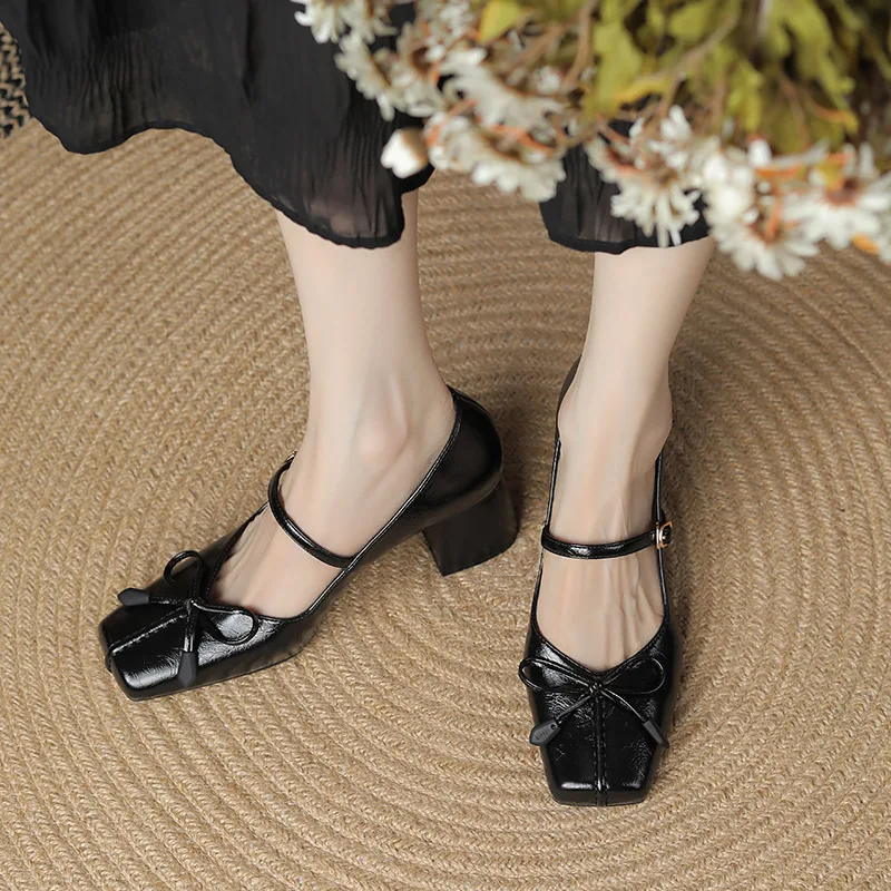 Sapatos Mary Jane femininos de bico quadrado com laço Elegância e conforto para o dia a dia. Perfeitos para qualquer look com toque charmoso. — foto 9