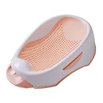 Suporte para banho de bebê recém-nascido com vaso sanitário e produtos de higiene, banhos seguros e práticos. — foto 3