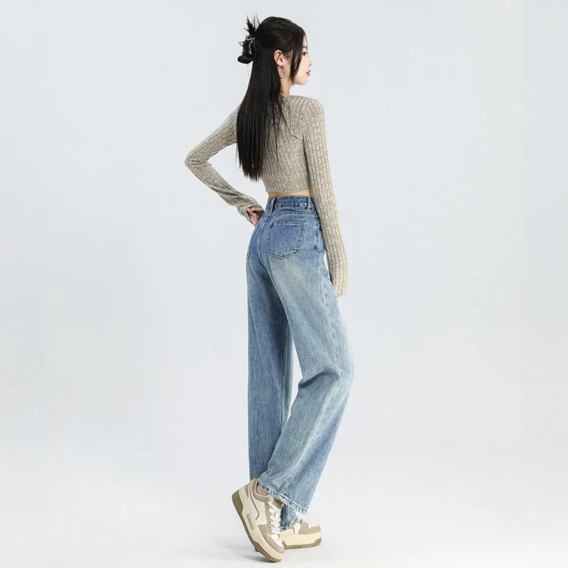 Türkische High-Quality Jeans, schmaler Bund, weites Bein. Erlebe Komfort und Style. Perfekt für einen modernen, schmeichelhaften Look. — foto 2