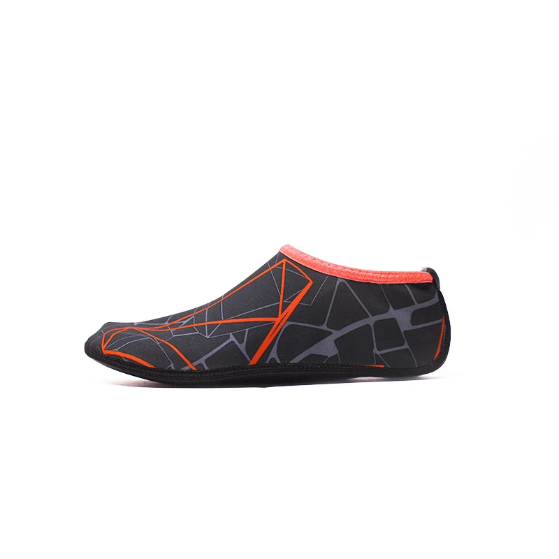 Fashionable Simple Printed Beach Socks Diving Shoes. Enjoy the water with style and protect your feet with these comfort — photo 9