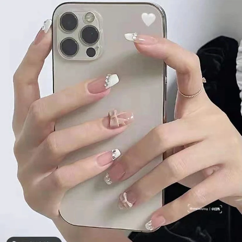 Adesivos de unhas com laços, correntes e diamantes. Decore suas unhas com facilidade e elegância, perfeitos para um visual deslumbrante. — foto 3