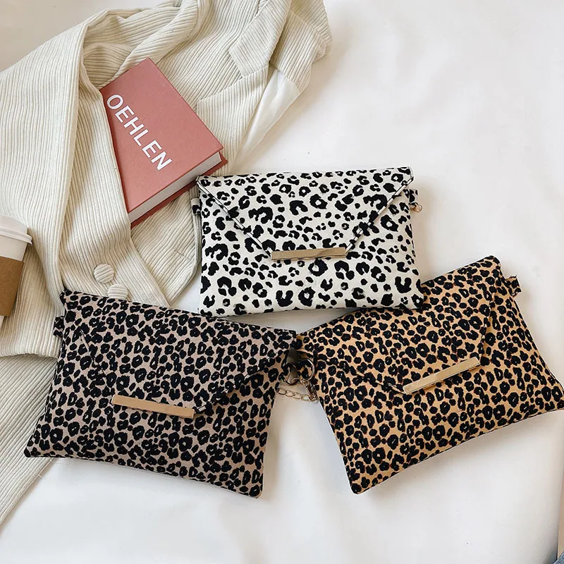 Simple Leopard Envelope One-shoulder Diagonal Chain Bag. Stylish and functional, this bag adds personality to your look — photo 5