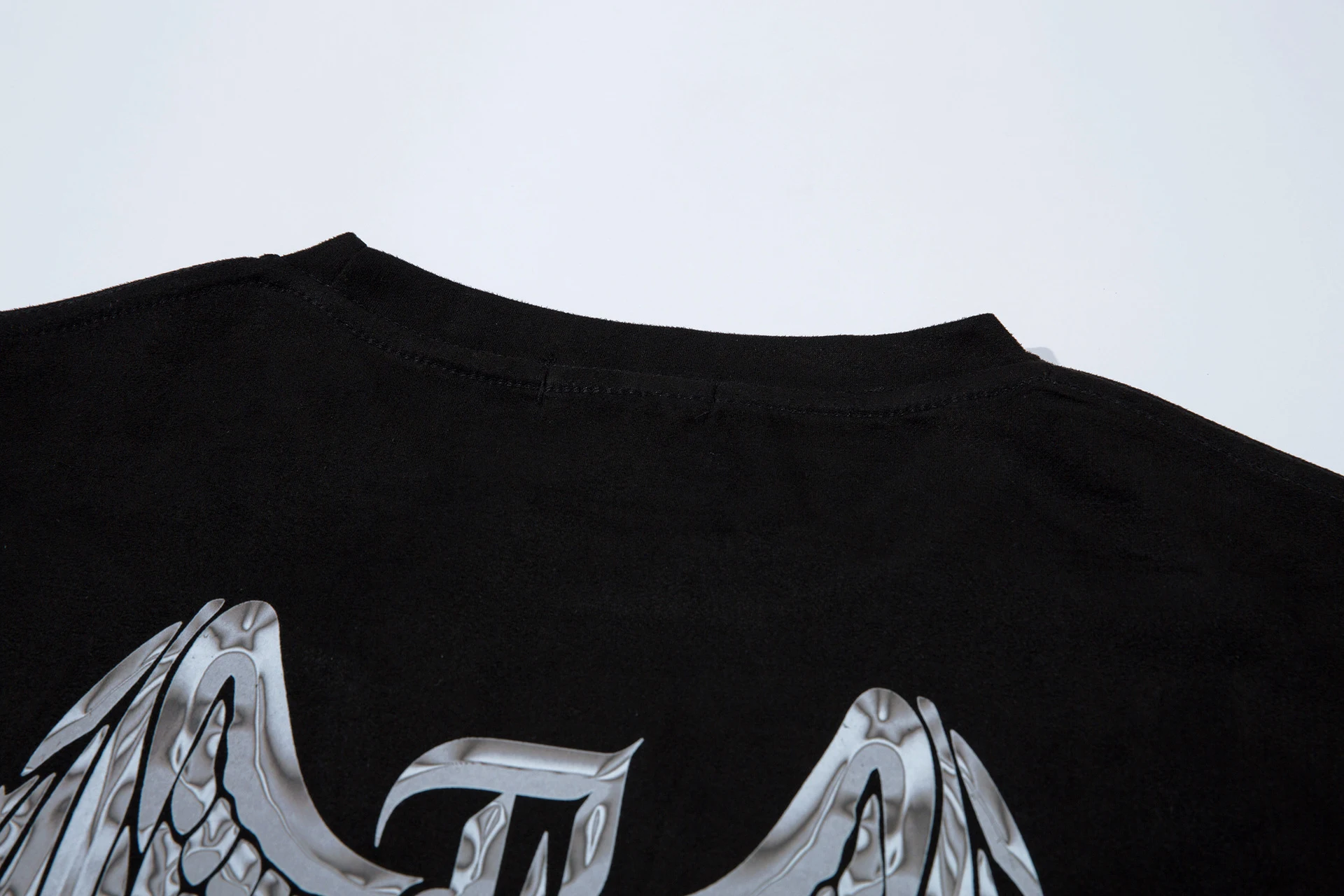 Title 14, Herren T-Shirt aus Sommer-Wildleder mit Engelsf...