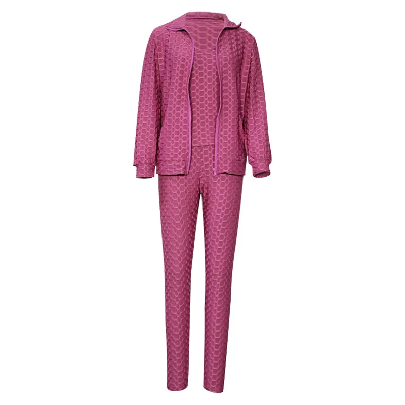 Traje de mujer con chaqueta de manga larga, chaleco y pantalones ideal para un look elegante y versátil, perfecto para cualquier ocasión formal o casual. — foto 2