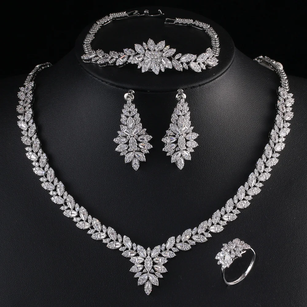 Conjunto de brincos de noiva com borlas e zircônias, elegância para o seu dia especial. Brilho e sofisticação para casamentos e eventos memoráveis. — foto 1