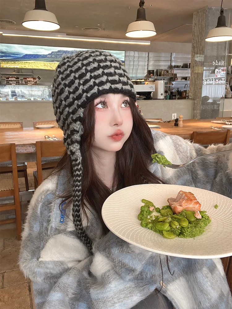 Title 4, Womens mixed color ski hat with ear protection...