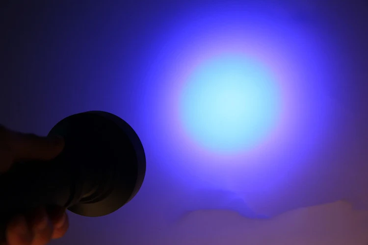 Violet Fluorescent Agent Detection Flashlight Illuminate the unseen. Detect hidden stains and residues with UV light for — photo 8