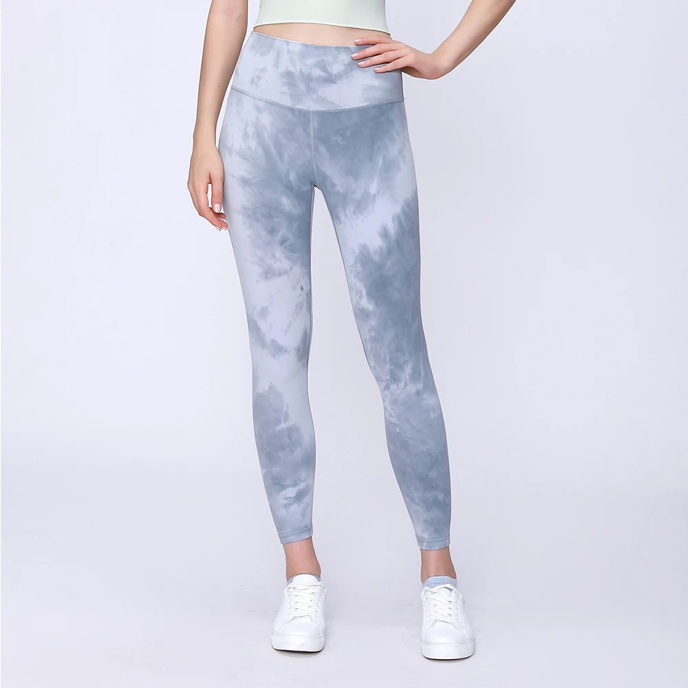 Tie dyed Capri tights for a comfortable and vibrant style. Perfect for yoga, sports or a casual, eye-catching look. — photo 2