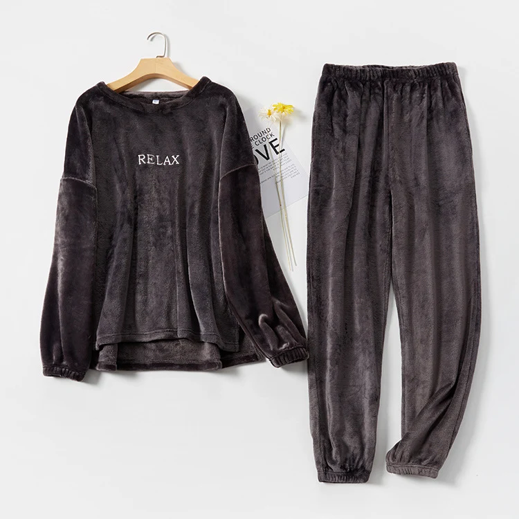 Dames modieuze warme koraal fluwelen pyjama homewear set Zacht en comfortabel voor gezellige nachten Ideaal om in te loungen — foto 4