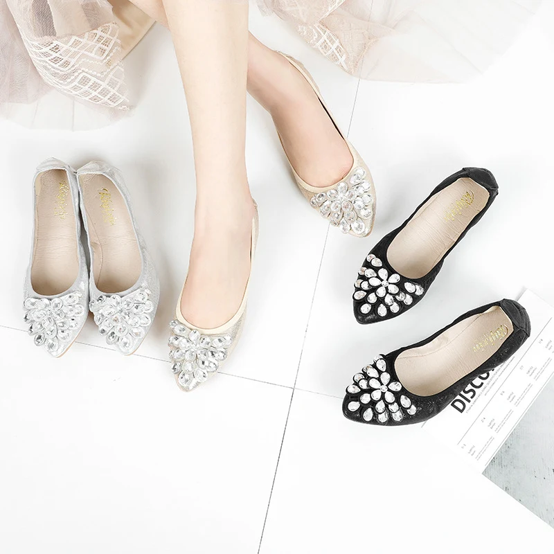 Damen Pumps mit weicher Sohle, spitzer Spitze und Strasssteinen – bequemer und stilvoller Schuh für jeden Anlass. — foto 1