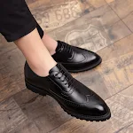 Sapatos de couro pequenos masculinos para ternos de negócios britânicos, estilo Bullock branco, elegância e conforto para o homem moderno. — foto 8
