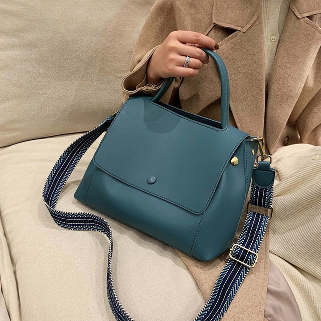 Bolsa Mensageiro Grande para Tudo. Leve seus Pertences com Segurança e Estilo. Perfeita para Trabalho, Estudo e Dia a Dia. Confortável e Durável. — foto 9