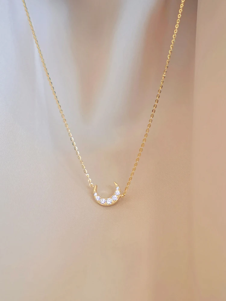 Colar com pingente de lua versátil, corrente elegante e de temperamento. Perfeito para uso diário e ocasiões especiais. Um presente ideal. — foto 12