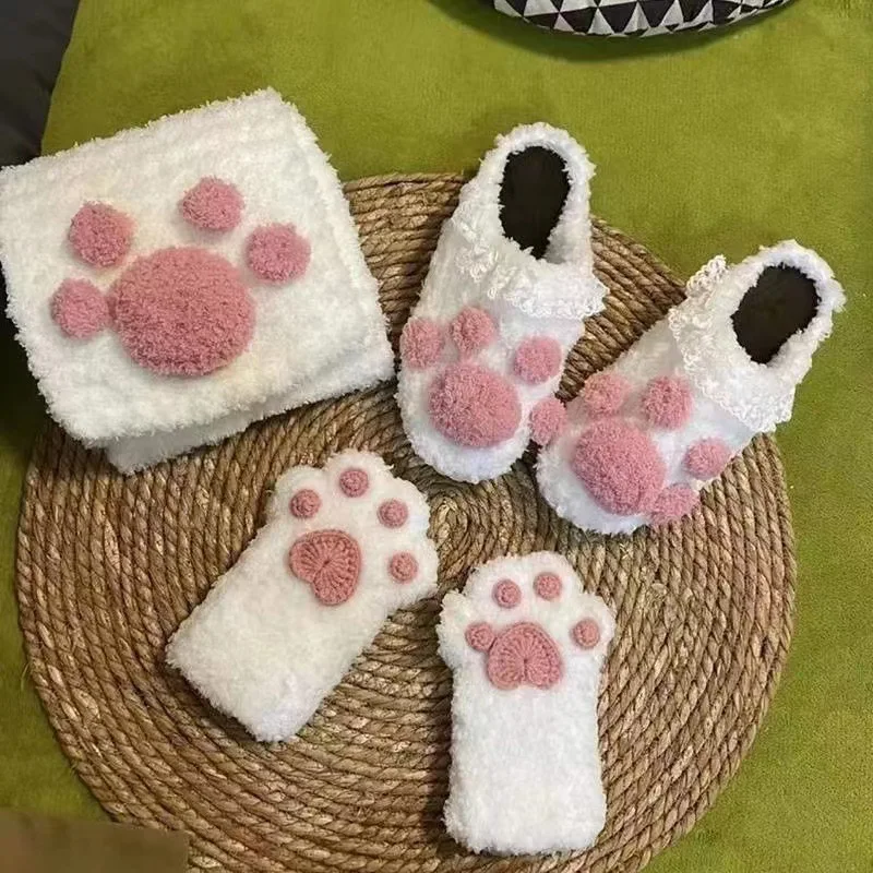 Title 15, Luvas de pata de gato feitas à mão de lã tecida...