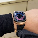 Pulseira de aço inoxidável com caixa integrada de metal. Design elegante e ajuste seguro para seu relógio. Durabilidade e estilo unidos. — foto 1