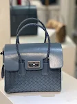 Stijlvolle handtas met retro uitstraling voor dames. Een modieus accessoire dat perfect is voor dagelijks gebruik of een avondje uit. — foto 5