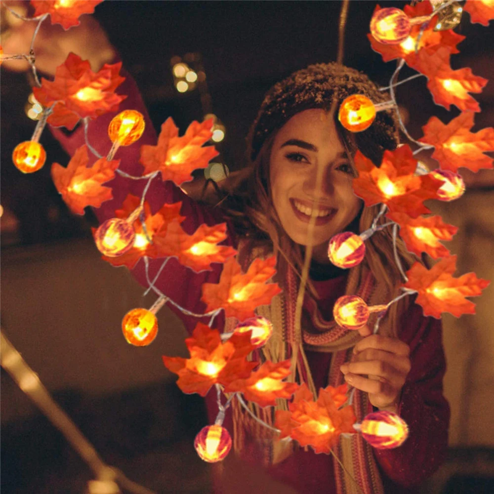 Halloween en Thanksgiving decoratie pompoenlicht. Verlicht uw huis met deze feestelijke decoratie en creëer een gezellige sfeer voor de feestdagen. — foto 1