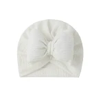 Chapéu de bebê de algodão tricotado com laço grande, manga e enchimento. Perfeito para manter o bebê confortável e estiloso. — foto 9
