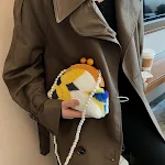 Nova bolsa de ombro feminina com corrente de pérolas e cores vibrantes. Elegância e praticidade em um acessório único para realçar seu look. — foto 5