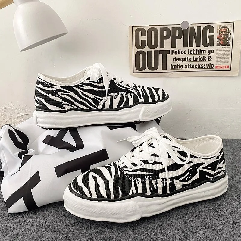 Lace-up Platform Casual Color Matching Shoes. Stylish and Comfortable Everyday Footwear. Modern Design for a Fashionable — photo 4