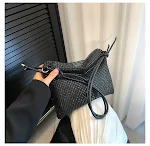 Bolsa feminina xadrez grande com alça única de ombro, estilo underarm, com alta capacidade, ideal para uso diário e elegante. — foto 4