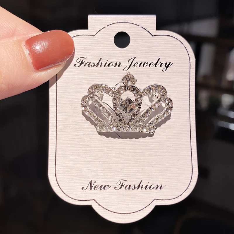 Broche Coroa com Tassel de Pérolas Pin Retrô Elegante Acessórios de Suéter Temperamento Ideal para Complementar seu Look — foto 3