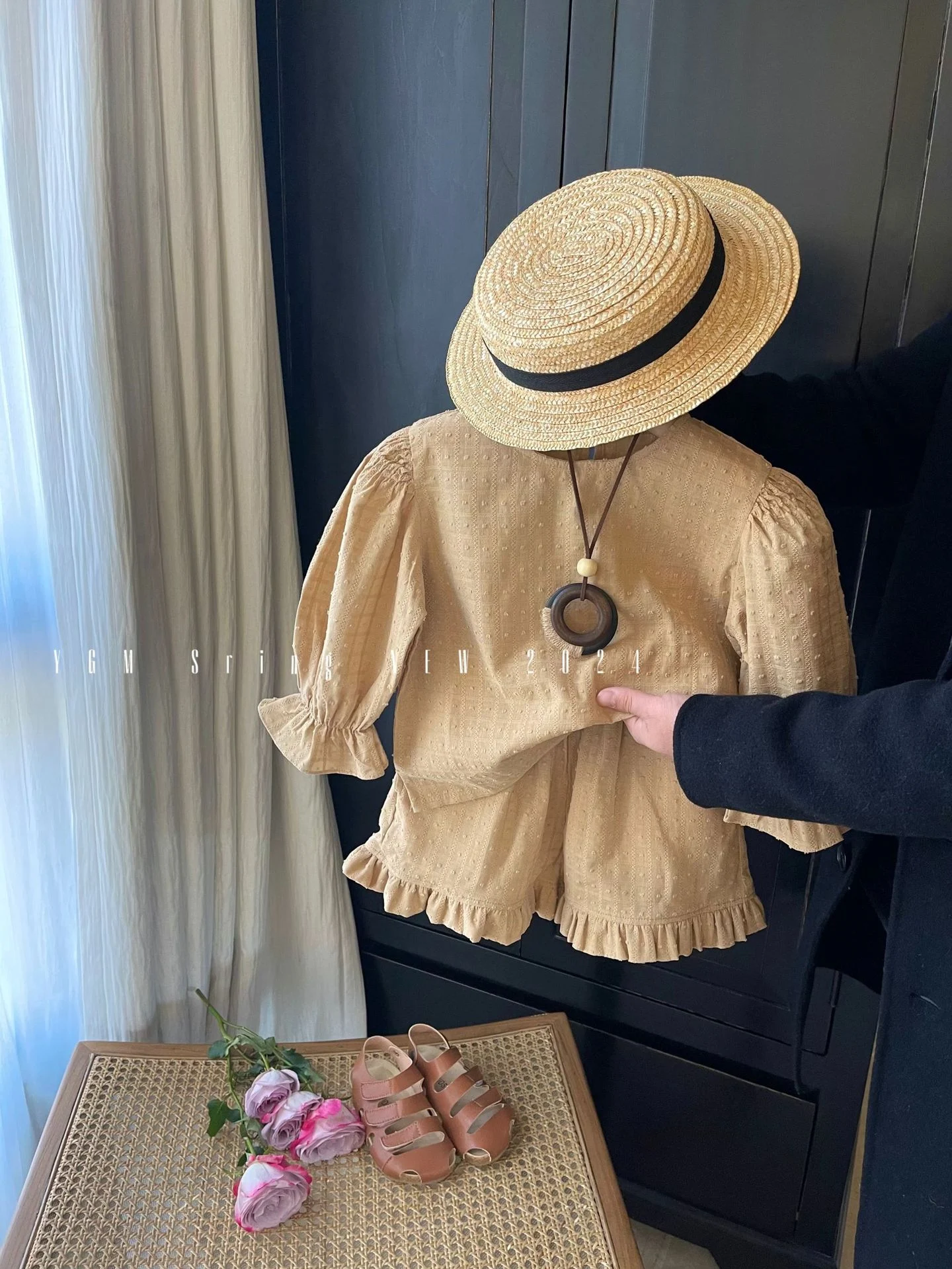 Terno de tecido texturizado retrô estilo Mori primavera cáqui. Ideal para um visual elegante e vintage. Perfeito para a estação. — foto 3