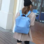 Mochila Impermeable Casual para Mujer Gran Capacidad y Portátil Perfecta para Uso Diario y Viajes Ligera y Funcional — foto 6