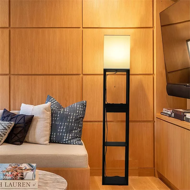 Lampadaire multifonctionnel pour salon avec étagère de chargement. Éclairage et recharge de vos appareils en un seul produit. — photo 5