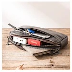 Clutch bag casual in pelle da uomo, un accessorio elegante e pratico per l'uso quotidiano. Porta con te l'essenziale con stile e sicurezza. — foto 2