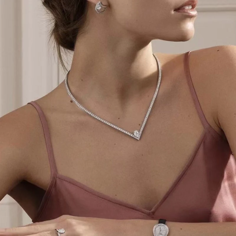 Colar completo em V com diamantes, para festas noturnas versátil, zircônia. Brilho e estilo para arrasar na balada. — foto 6