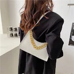 Bolsa de ombro feminina com personalidade fashion simples. Perfeita para o dia a dia, combina estilo e praticidade. Um acessório essencial e charmoso. — foto 7