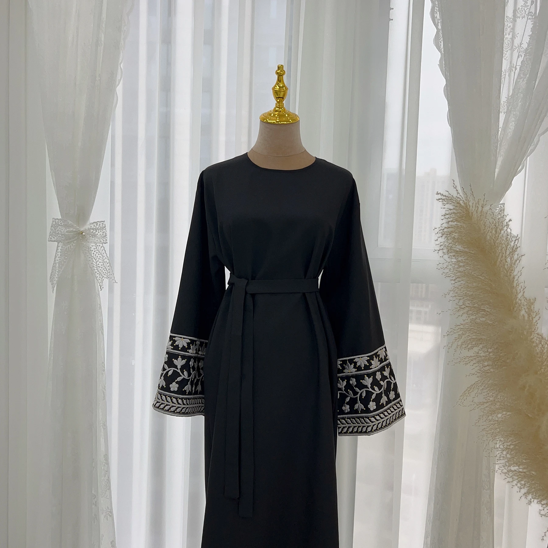 Title 18, Elegant Embroidered Dubai Turkey Dress Robe, pe...