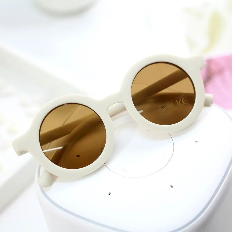 Óculos de sol redondos infantis Proteção UV Design decorativo Proteja os olhos do seu filho com estilo e segurança nestes óculos. — foto 1