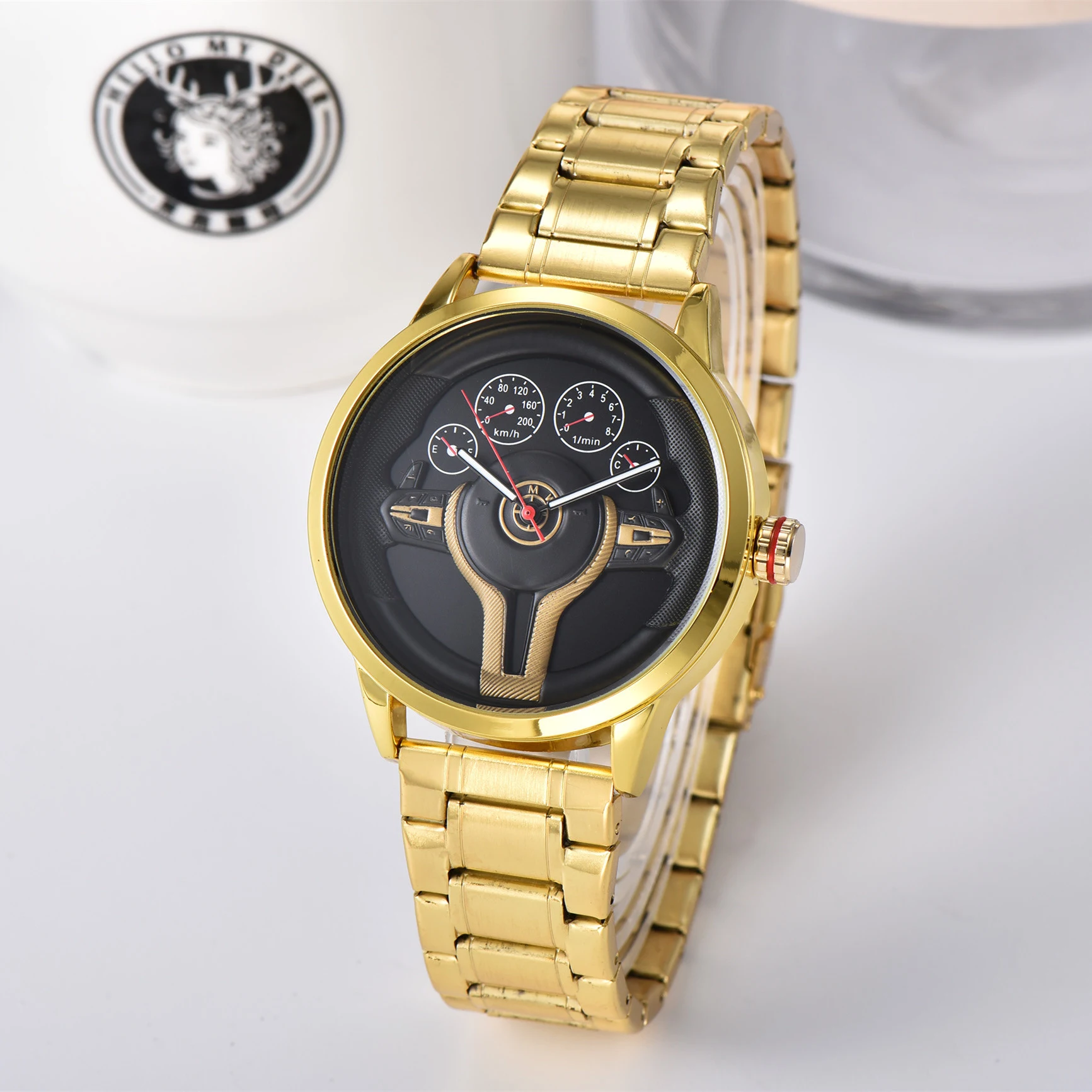 Relógio fashion com volante, design moderno e funcional. Use e veja as horas com elegância e precisão. Perfeito para quem busca estilo e praticidade. — foto 2