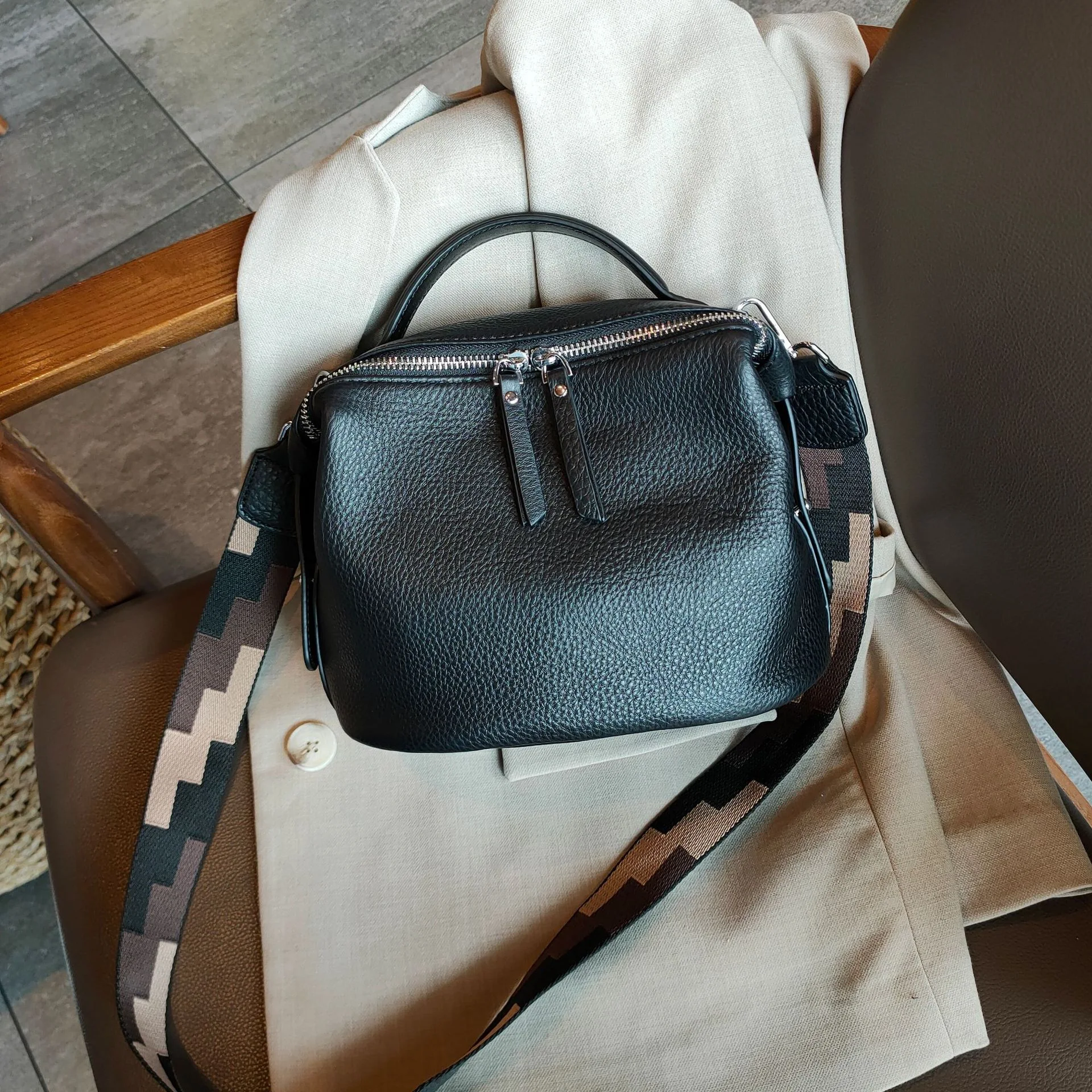 Nova Bolsa Crossbody de Couro Macio de Primeira Camada com Alça de Ombro Única, Conforto e Estilo para o Dia a Dia — foto 4