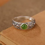 Anel Feminino de Prata Esterlina Estilo Clássico Um anel clássico em prata de lei, ideal para uso diário e ocasiões especiais. Elegância e beleza. — foto 3
