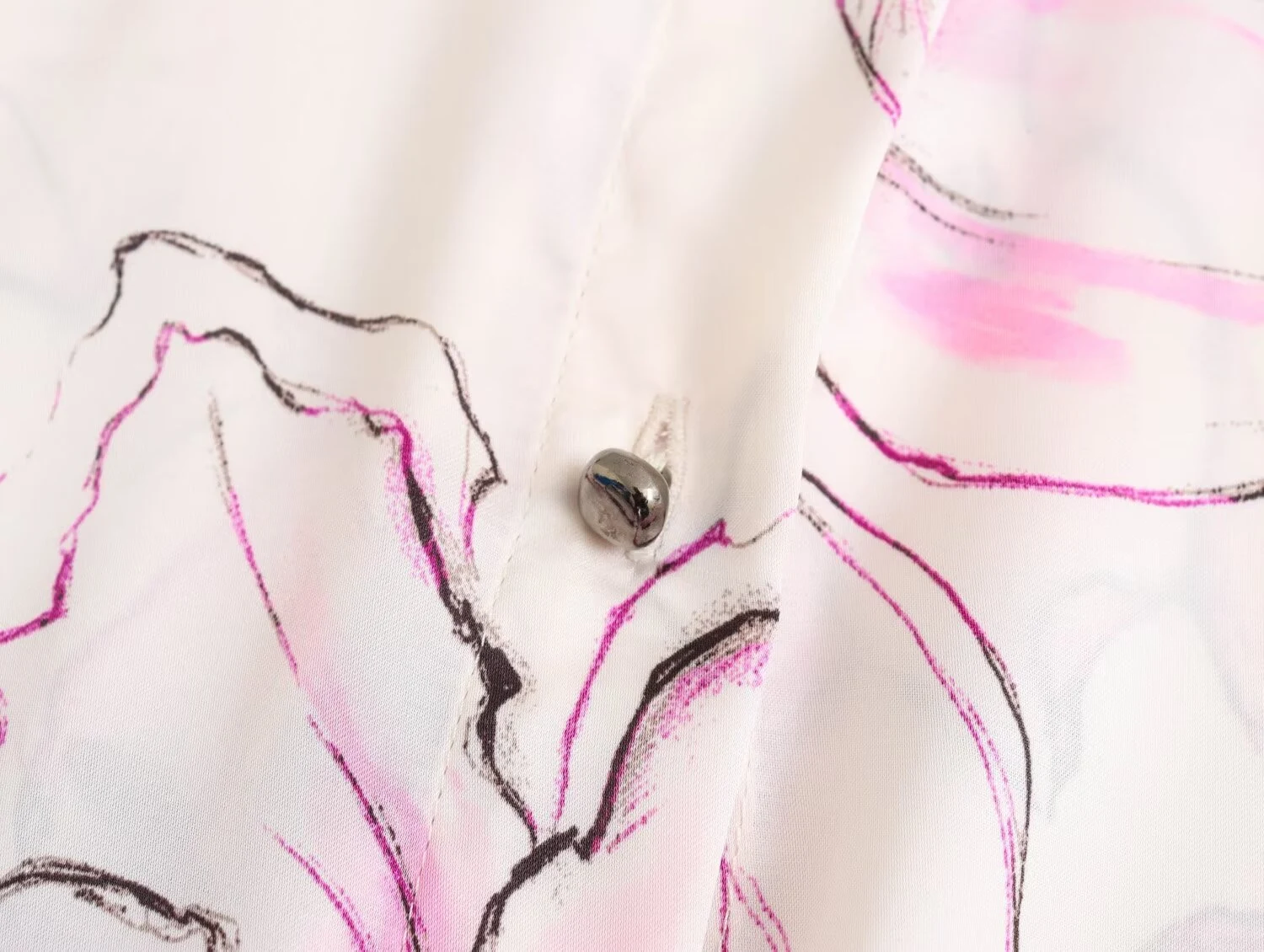 Women's Fashionable Printed Silk Satin Textured Shirt offers elegance and comfort. Experience the luxurious feel and sty — photo 3